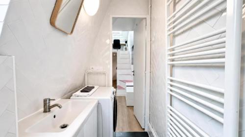 Latin Quarter Charming Mezzanine Studio with Netflix