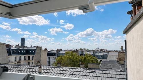 Latin Quarter Charming Mezzanine Studio with Netflix