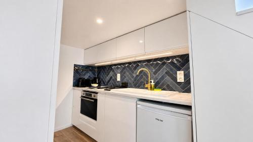 Latin Quarter Charming Mezzanine Studio with Netflix