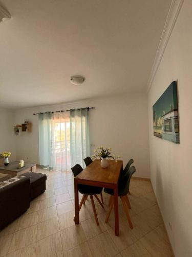Apartamento - Condomínio privado - Piscina e Garagem