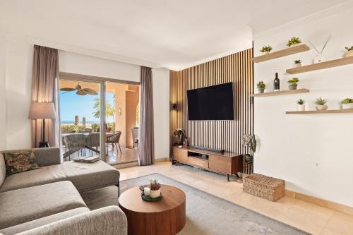 Sea View Pool & Terrace 3BR in Benahavís Hills