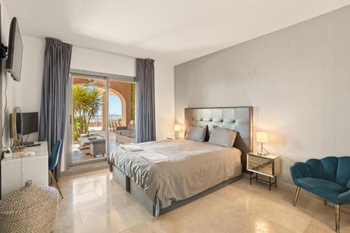 Sea View Pool & Terrace 3BR in Benahavís Hills