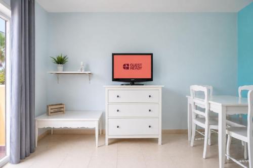 GuestReady - Modern Stay with Pool and Terrace