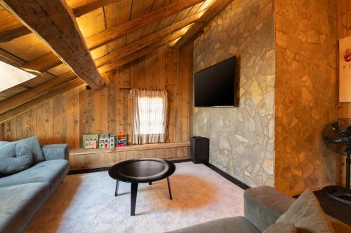 Stone Lake Luxury Lodge