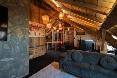 Stone Lake Luxury Lodge