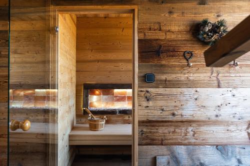 Stone Lake Luxury Lodge