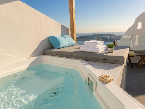 Cliff Caldera Modern Suites -Volcano, Sunset & Caldera View