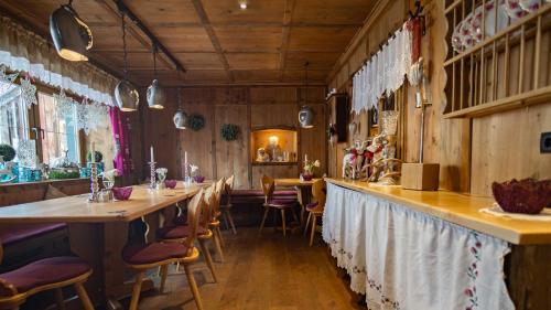 Apartments & Alpine Tradition Gasthof Jenewein