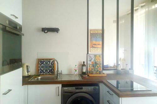 Apartment in Buttes-Chaumont with courtyard