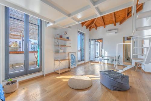 Urban Drift - Flat with Huge Private Terrace