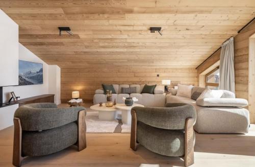 Leissieres White Residence
