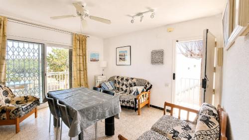 En La Llosa, apartamento con patio y barbacoa 101B - INMO22