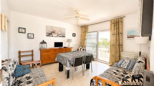 En La Llosa, apartamento con patio y barbacoa 101B - INMO22