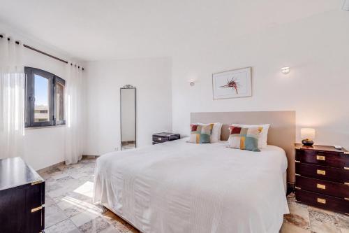 Downtown Carvoeiro 1BDR Apart W view by LovelyStay