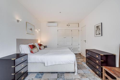 Downtown Carvoeiro 1BDR Apart W view by LovelyStay