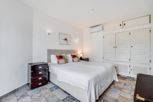 Downtown Carvoeiro 1BDR Apart W view by LovelyStay