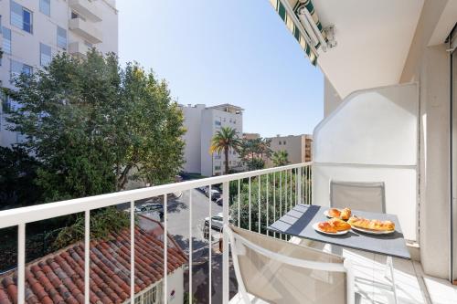 Upstays Cosy 1 Bedroom with terrace and AC