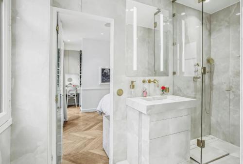 Exceptional Central Paris Apartment Walk to Top Attractions