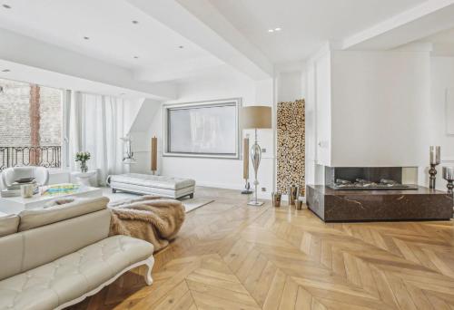 Exceptional Central Paris Apartment Walk to Top Attractions