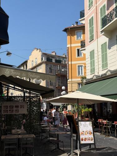 Gold square of Nice great duplex renovated AC