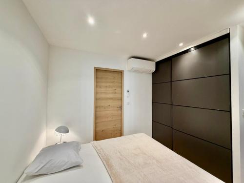 Gold square of Nice great duplex renovated AC