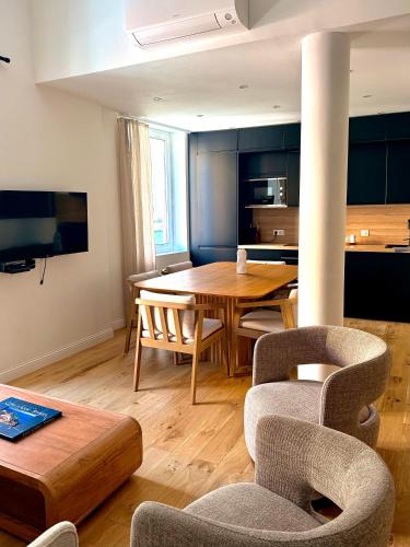 Gold square of Nice great duplex renovated AC