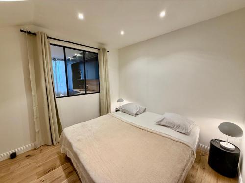 Gold square of Nice great duplex renovated AC