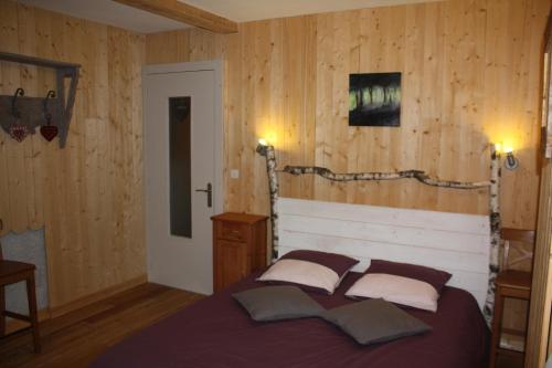 Postel nebo postele na pokoji v ubytování Gîte de la Lombarde