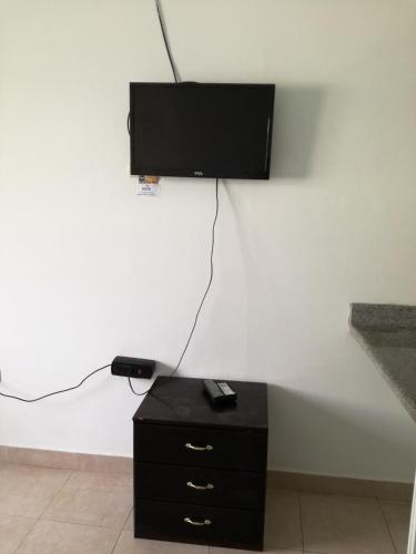 a flat screen tv hanging on a wall at Francisco Habitaciones in Manta