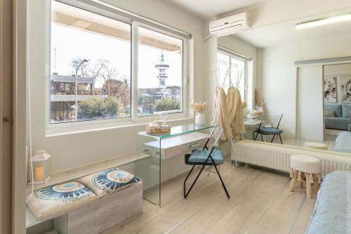 White Tower Suite near the Harbor