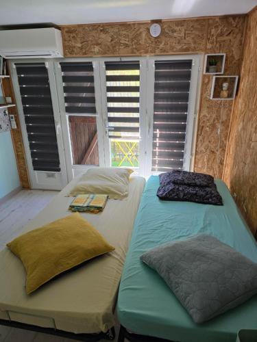 Studette avec terrasse privée