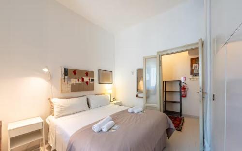 2 bathrooms-2 indipendents rooms-Isola10 min Duomo