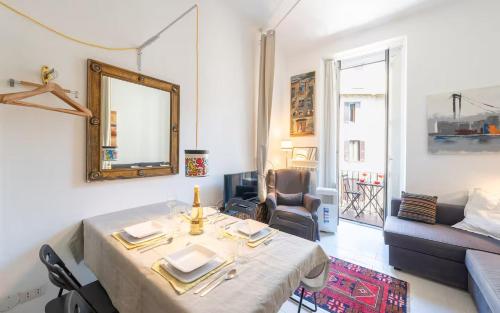 2 bathrooms-2 indipendents rooms-Isola10 min Duomo