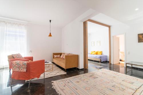 A46 Boho Chic 4BR Home with a Massive Balcony, close to Metro