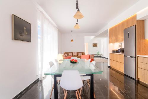 A46 Boho Chic 4BR Home with a Massive Balcony, close to Metro