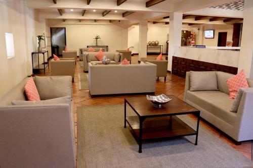 a living room filled with furniture and a couch at Hotel Agua Escondida in Taxco de Alarcón