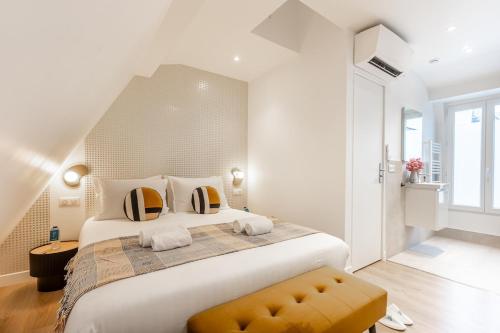 B6D 2pers Wagram 1Bedroom Ternes with AC