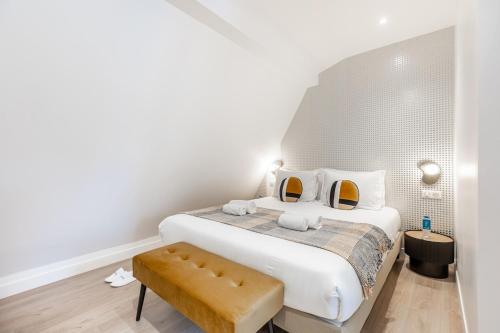 B6D 2pers Wagram 1Bedroom Ternes with AC
