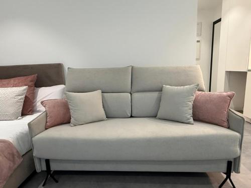 White Garden View 205