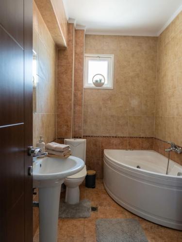 Sofies House next to Papageorgiou Hospital, private parking included