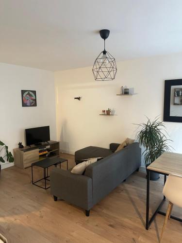 Appartement Calme avec Clim, Balcon et Parking Ovalie