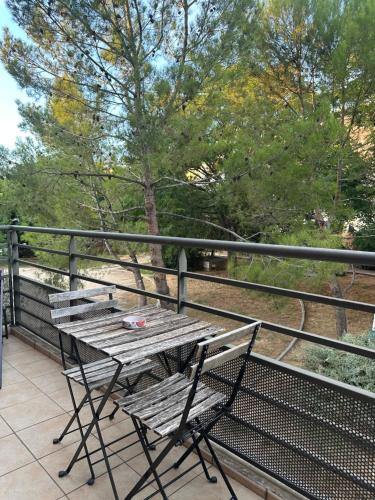 Appartement Calme avec Clim, Balcon et Parking Ovalie