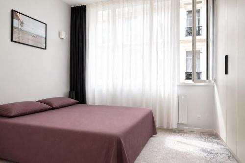 Central architect air-conditioned 1BR with Terrace