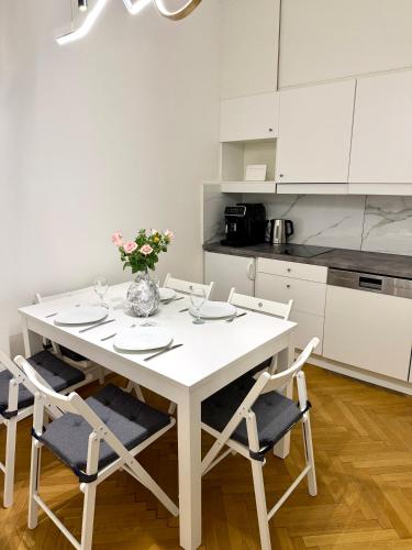 Modern 3 BD Apartment next to centre 75 sq m