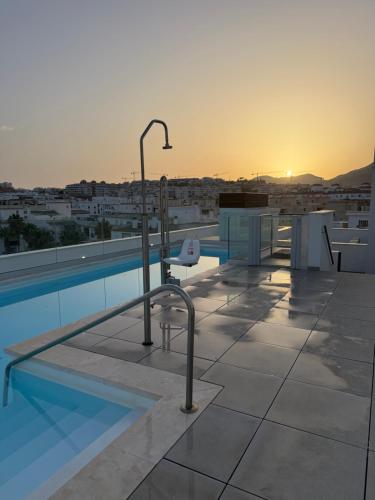 The Palm Retreat-Rooftop-Pool-Beach