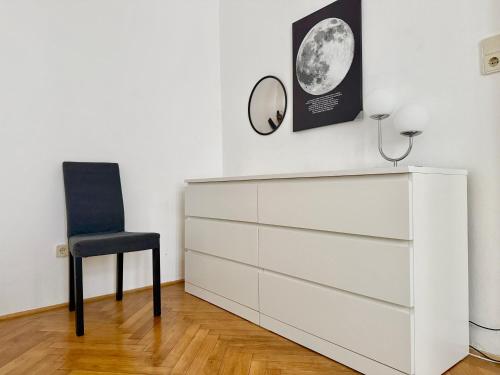 Stylish 2-Bedroom Apartment with Free Parking