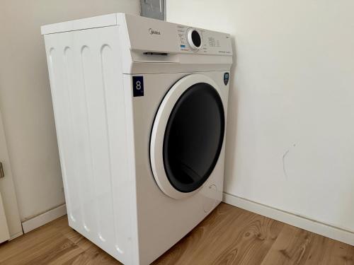 Stylish 2-Bedroom Apartment with Free Parking