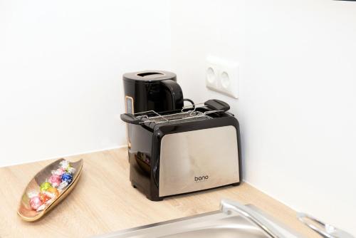 Central Stylish Apartment with Free Parking