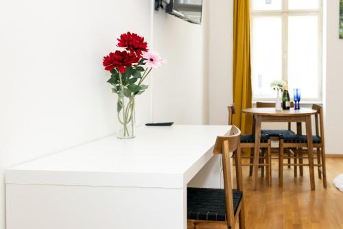 Central Stylish Apartment with Free Parking