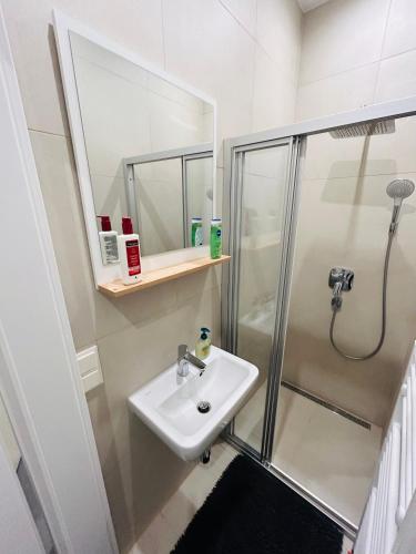 Stylish Central Long-Term Apartment